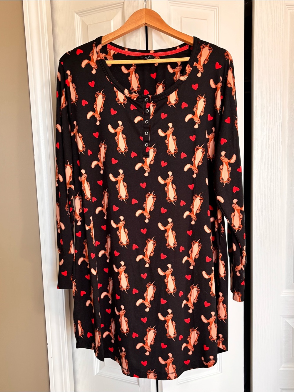 Jo.sh Dachshund and Hearts Night Shirt